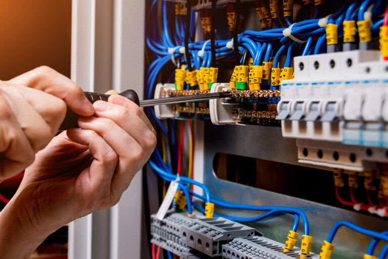 Mersin Toroslar Elektrikçi Elektrik Ustası 0533 652 3003 Mersin Ahşap